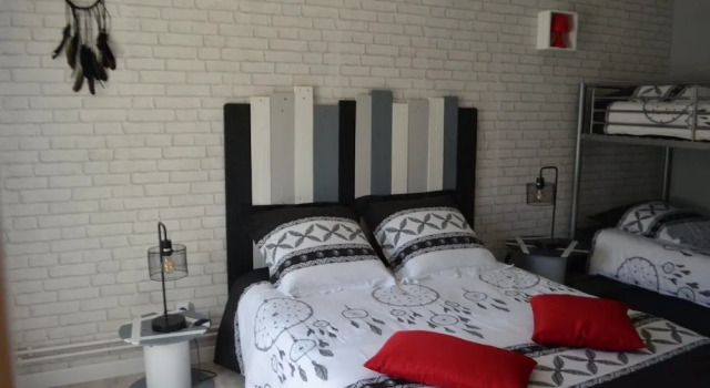Standardowy czteroosobowy rodzinny pokój Chambres d'hotes L'Amandier