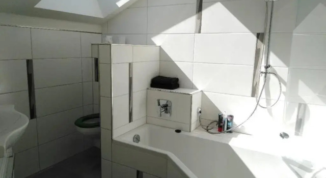 Апартаменты Komplette Dachwohnung mit Balkon und Bergblick