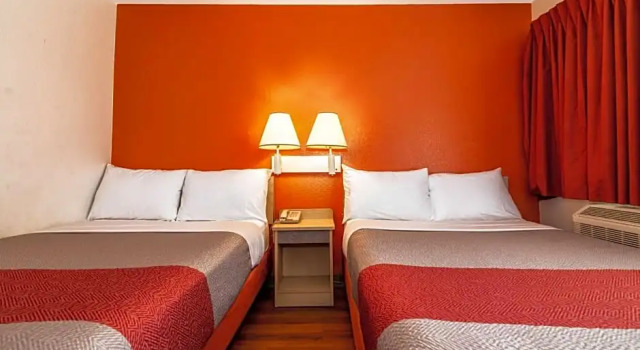 Номер Deluxe Motel 6-Palm Springs, CA - East - Palm Canyon