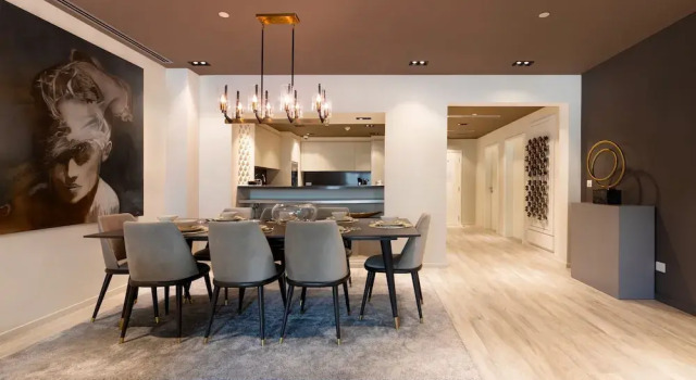 Апартаменты с балконом Maison Privee - Luxurious 2/Bed Apt on Palm Jumeirah