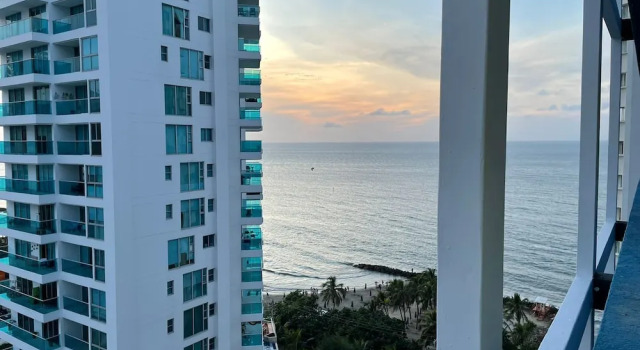 Апартаменты Superior с 2 комнатами с балконом и с видом на город Apartamentos En Edificio Portofino ICDI