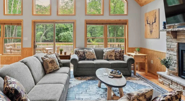 Коттедж Bluejay Getaway by Avantstay Private Lake Cabin Hot Tub + Game Room Walk to Lake