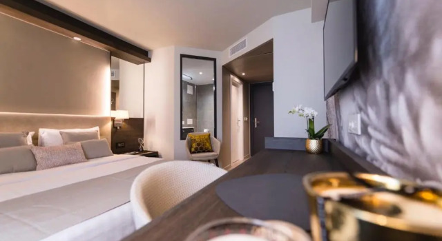 Номер Standard Ambassador Boutique Hotel