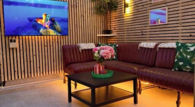 Stylish City Centre Hideaway & Hot Tub