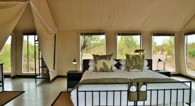 Nogatsaa Pans Lodge, Book Hotel Chobe National Park Northwest District