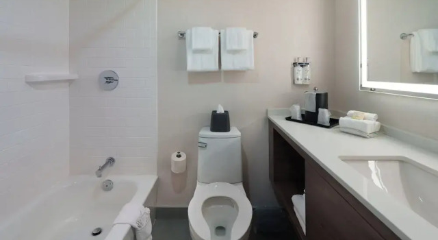 Четырёхместный номер Premium Holiday Inn Laval Montreal by IHG