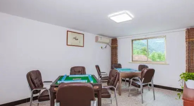 Anji Huifengge · Family-Friendly Vacation Home with Pool, Stream Access, and Mountain Views, Prenota Hotel Hotel a Huzhou con piscina, Piscina