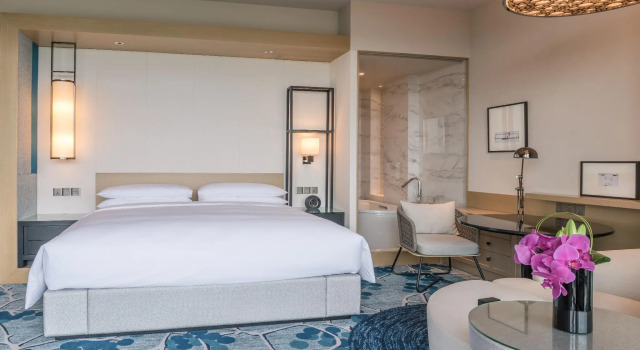 Двухместный номер Standard с видом на горы Renaissance Suzhou Taihu Lake Hotel