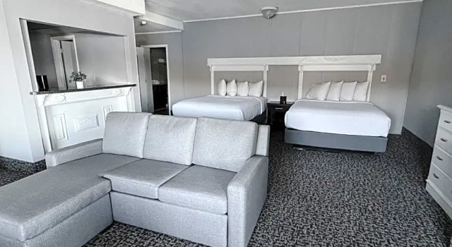 Семейный номер Standard с видом на озеро Georgian Lakeside Resort