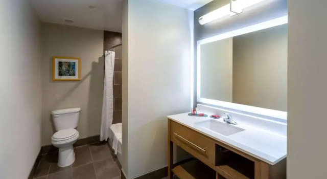 Люкс La Quinta Inn & Suites by Wyndham Tulsa Downtown - Route 66