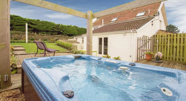 Коттедж Bridge Cottage Croyde 3-4 Bed, Sleeps 8, Hot Tub