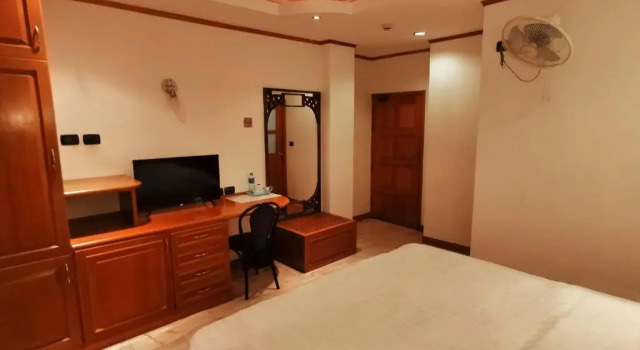 Студия Superior с балконом и с красивым видом из окна Max Residence