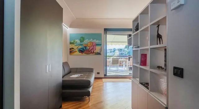Beachfront Studio with Terrace by Wonderful Italy, Забронировать Апартаменты/квартира Отели Генуи с парковкой, Парковка