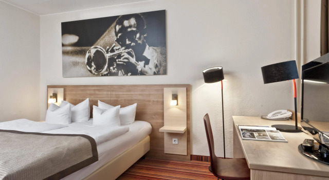Tryp by Wyndham Berlin am KuDamm, Book Hotel SPA Hotels in Berlin, near C/O Berlin, SPA