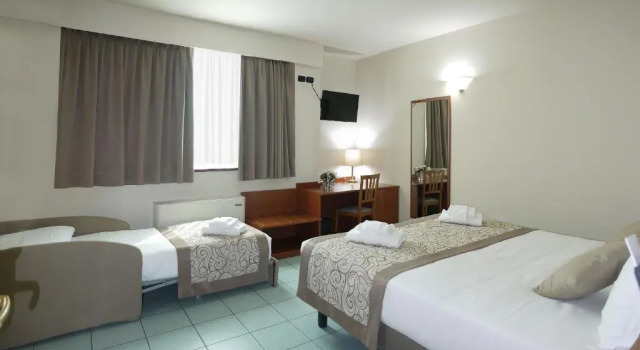 Трёхместный номер Standard ALA Hotel
