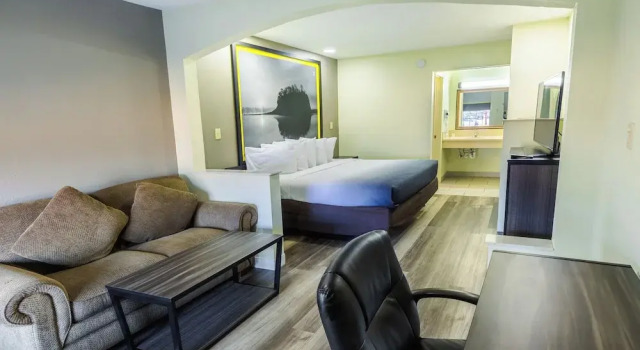 Двухместный номер Standard Super 8 by Wyndham Jackson MS Near the Fairgrounds