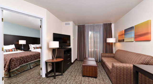 Четырёхместный люкс c 1 комнатой Staybridge Suites Sioux Falls at Empire Mall by IHG