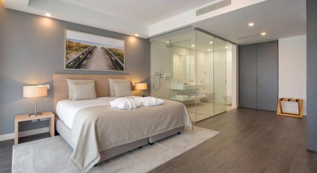 Люкс с балконом и с частичным видом на море Longevity Health & Wellness Hotel