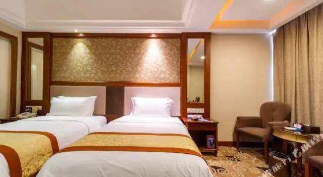 Golden Diamond Hotel, Rezerwuj Hotel Hotele 4-gwiazdkowe w Zhaoqing, 4*