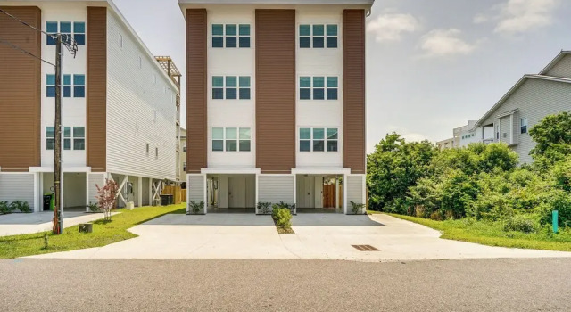 Carolina Beach Vacation Rental w/ Rooftop Terrace