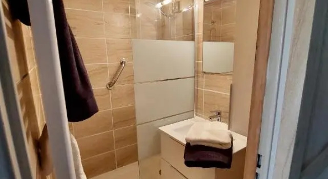 11 Le Tadorne (Adults Only), Rezerwuj Apartament Hotele w Camargue z parkingiem, Parking