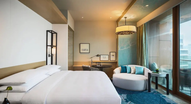 Двухместный номер Standard с балконом и с видом на горы Renaissance Suzhou Taihu Lake Hotel