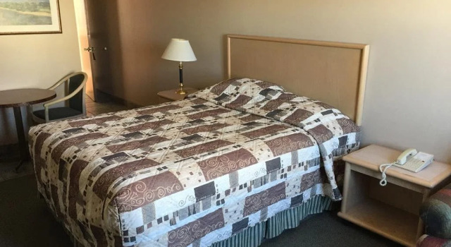 Vulcan Country Inn, Rezerwuj Hotel Hotele w Southern Alberta z parkingiem, Parking