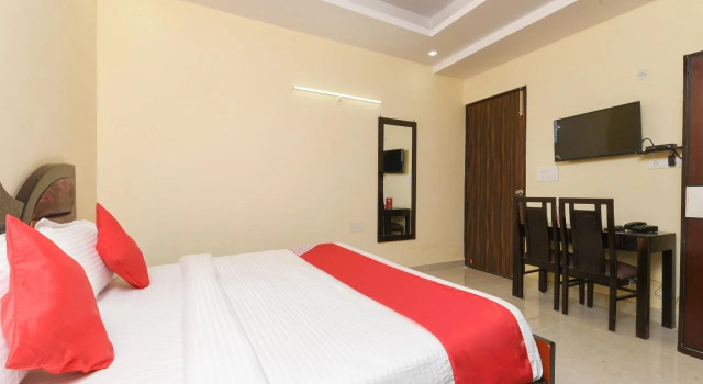 Shubhangni Residency by OYO Rooms, Забронировать Отель Нойда штат Уттар-Прадеш