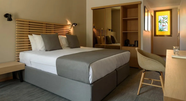 Номер Superior Fos DownTown Suites