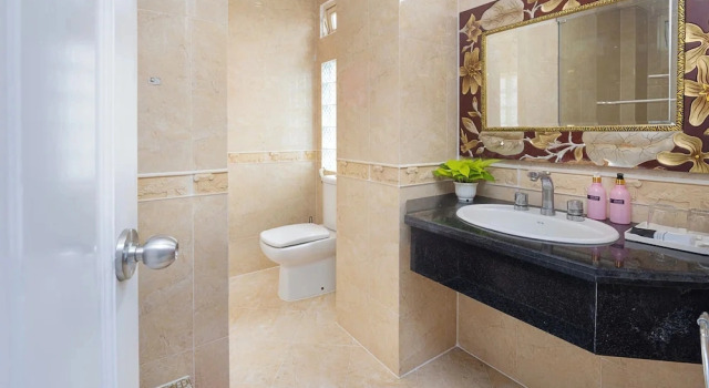 Люкс с красивым видом из окна Pink Suite Saigon Airport Hotel