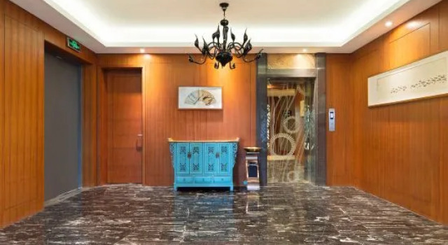 Yijia Hot Spring Resort Hotel (Jiezi Ancient Town Shop), Prenota Resort Hotel a Sichuan con parcheggio, Parcheggio
