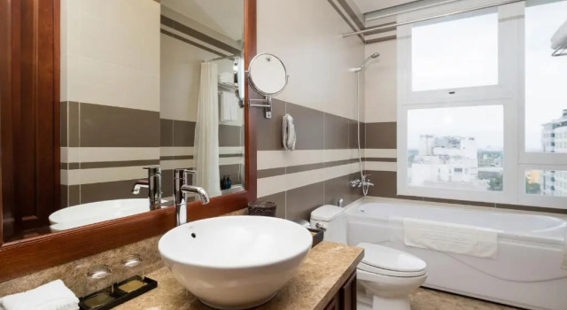 Полулюкс с видом на город Nhat Ha L’Opera Hotel