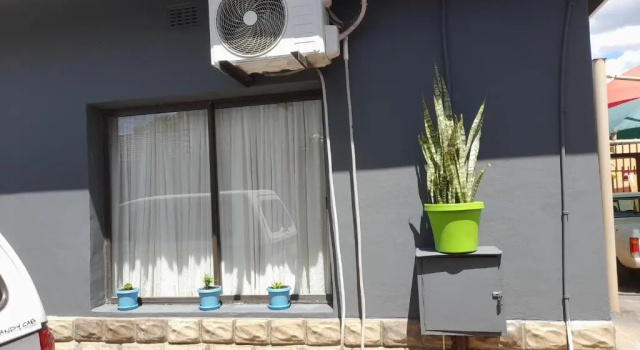 Paul & Mollies Guest House, Book Guesthouse Brits Ga-Rankuwa