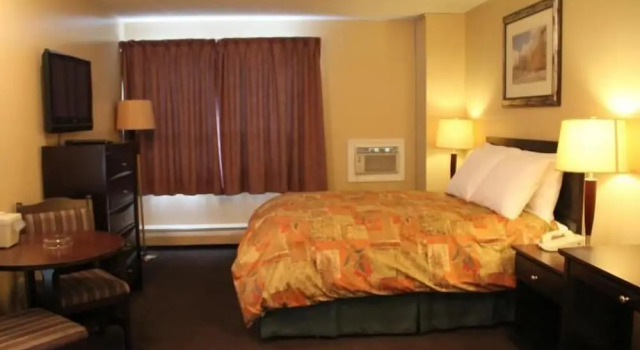 Quadruple suite Acorn Motel
