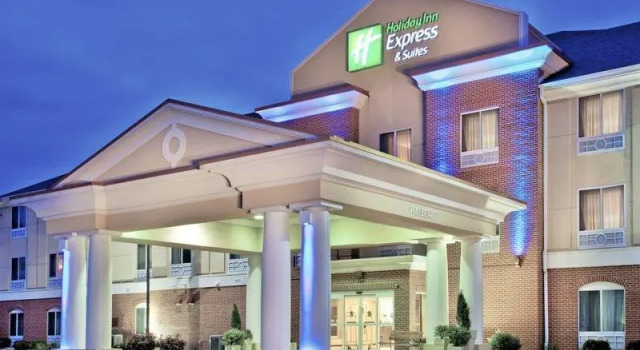 Люкс с видом на море Holiday Inn Express Hotel & Suites Urbana-Champaign-U of I Area by IHG