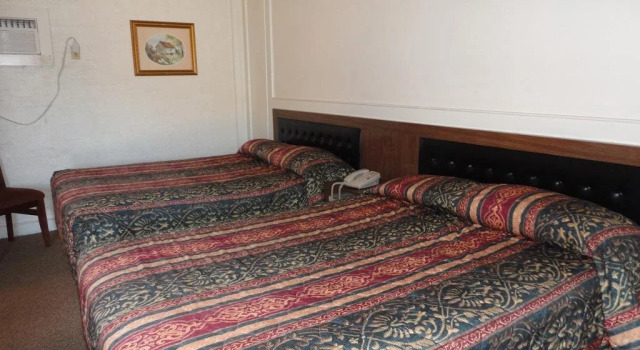 Lodge Motor Inn