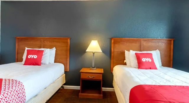 Четырёхместный номер Premium OYO Garden Inn and Suites Pearsall I-35 East