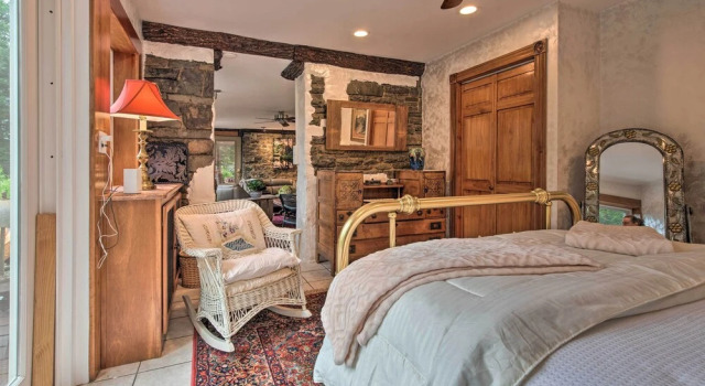 Lakefront Poconos Retreat w/ Hot Tub, Near Hiking!, Rezerwuj Apartament Bear Creek The Poconos