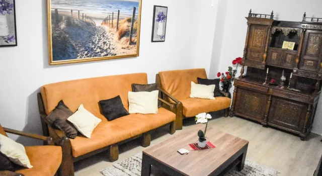Spacious and cozy 3BD+Terrace Couples Apartment