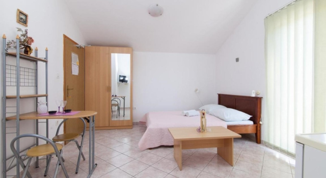 Studio apartment Vik - 250 m from beach SA4 Brodarica, Riviera Sibenik