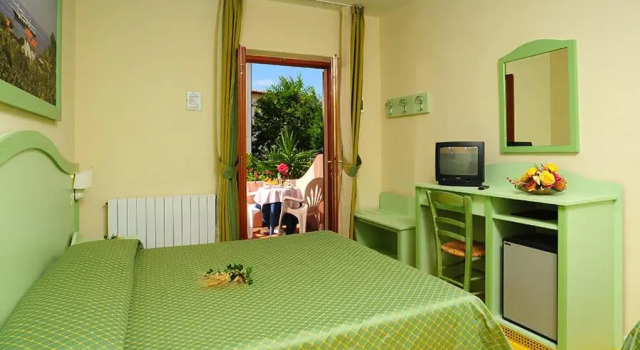 Трёхместный номер Standard Hotel Sardi