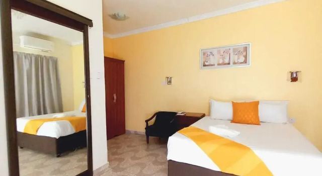The Wild Thing Guesthouse, Rezervovat Penzión Serowe Central District