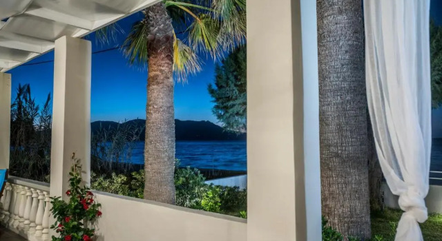 Вилла Big Blue Villa in Kisamos, 10 meters from Sea