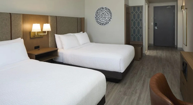 Номер Premium Holiday Inn & Suites Montreal Airport by IHG