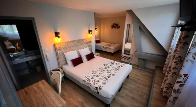 Трёхместный номер Standard Logis Hotel Restaurant des Voyageurs