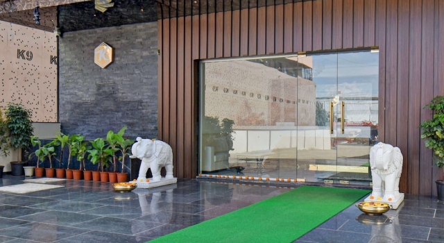 Palette K9 Family Restaurant, Book Feriehus Chakan New Delhi