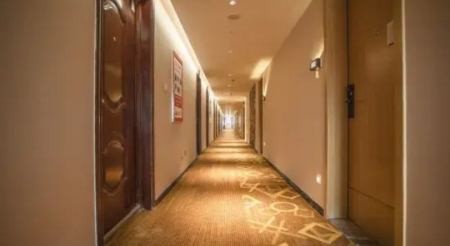iu hotel（Jinyang passenger terminal, south-west Trade City, Guiyang）, Varaa Hotelli Guiyang Guizhou