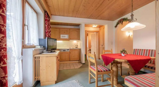 Appartementhaus Hilde, Rezerwuj Hotel Hotele w Tyrol z parkingiem, Parking