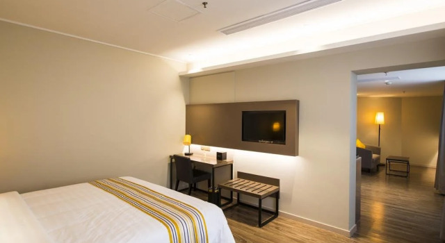 Home Inn Plus Hangzhou Wanda Plaza Motor City
