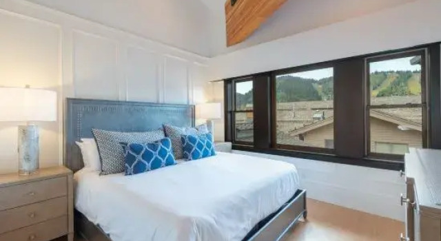 Deer Valley Penthouse, Mountain Views, Balcony with Grill, Walk to Hiking and Biking Trails, Varaa Hotelli Deer Valley 
